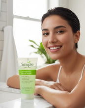 Simple - Refreshing Facial Wash - Image 3
